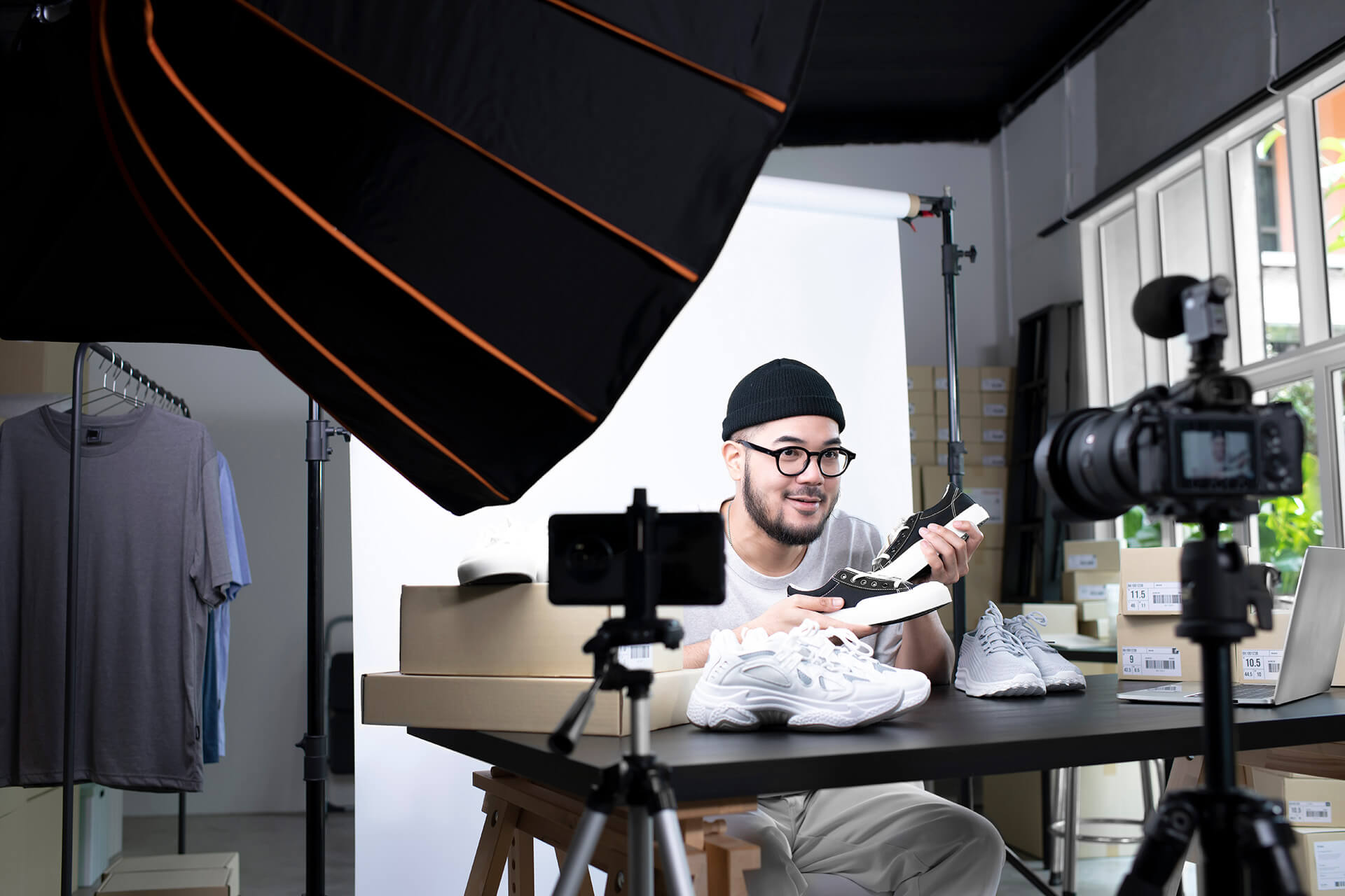 influencer-blogger-vlogger-2022-04-25-13-15-54-utc.jpg